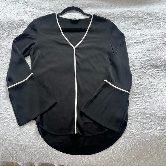 St. John Black Blouse with Creamy White Piping and Bell slit Sleeve Size Small - Picture 10 of 12